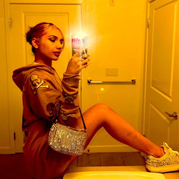 Posh Plug, Priscilla!🔌 Come Shop ALL Authentic Luxury Bags/Beauty Brands!!! 👜🫶🏼💄 - Picture 8 of 15